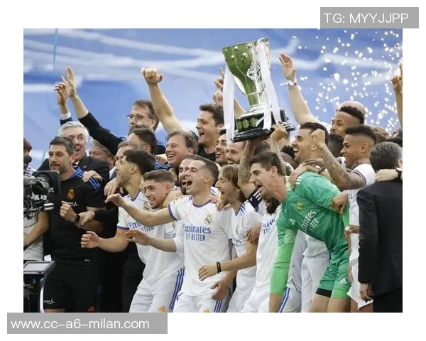 皇马关注19岁荷兰中场斯米特转会费预计超6000万欧元