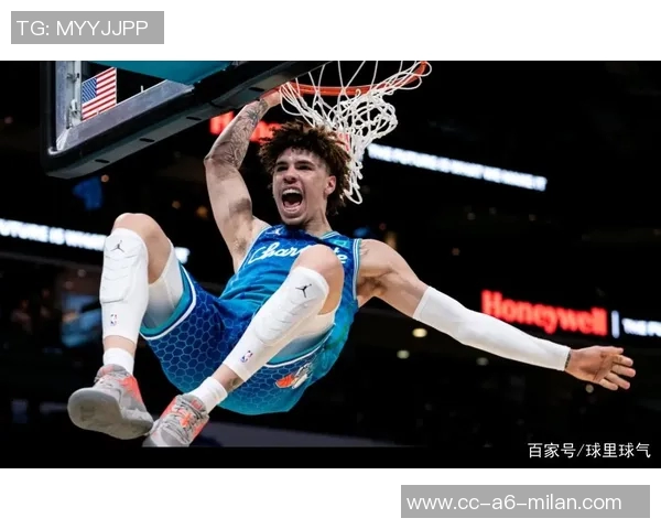 拉梅洛鲍尔上半场表现抢眼12投6中砍下19分助攻4次三分球命中率高达50